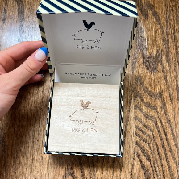 Pig and hen men’s M sized navy bracelet adjustable - Picture 2 of 6